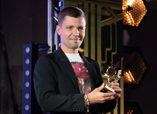 Роман Никонов – владелец холдинга Nikonov group удостоен премии «Ювелирный бренд года» в номинации ювелирное искусство.