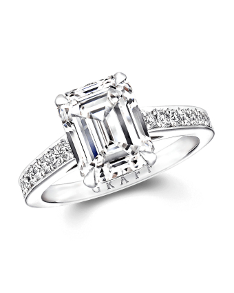 Кольцо для помолвки Graff Flame Emerald Cut Diamond Engagement Ring EPV01E