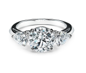 Кольцо для помолвки Tiffany Three Stone GRP10897