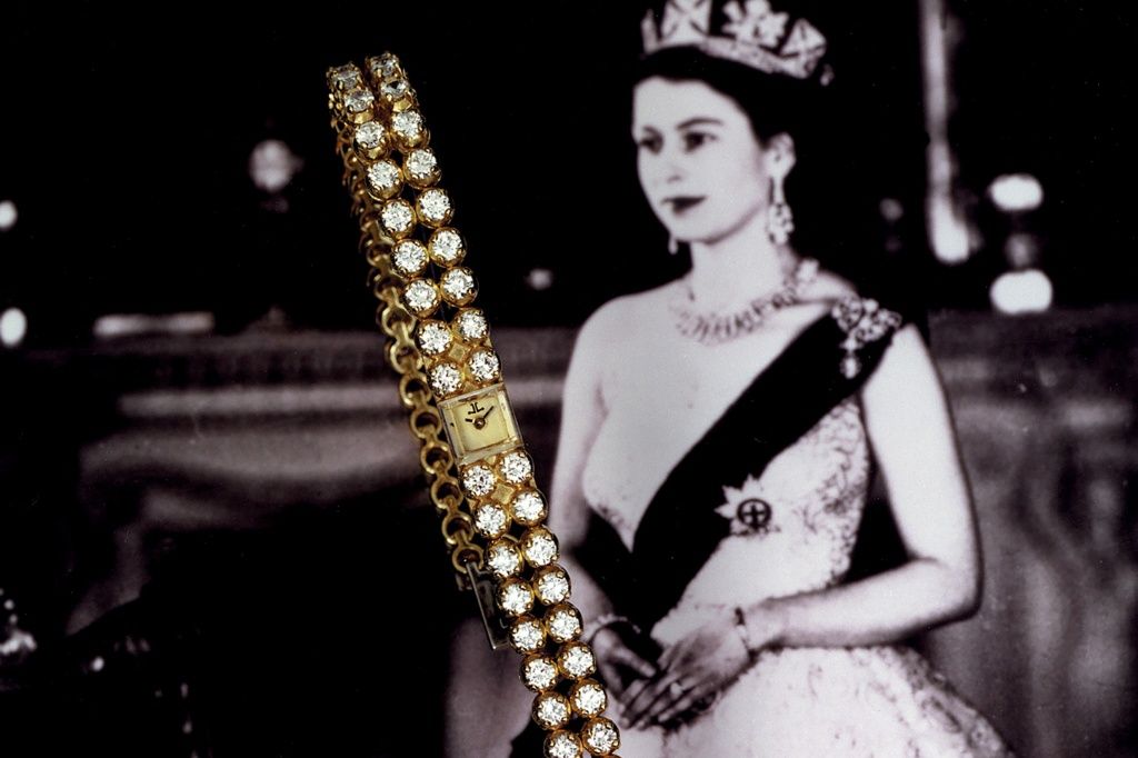 Queen-Elizabeth-II-Coronation-watch-WatchAlfavit.jpg