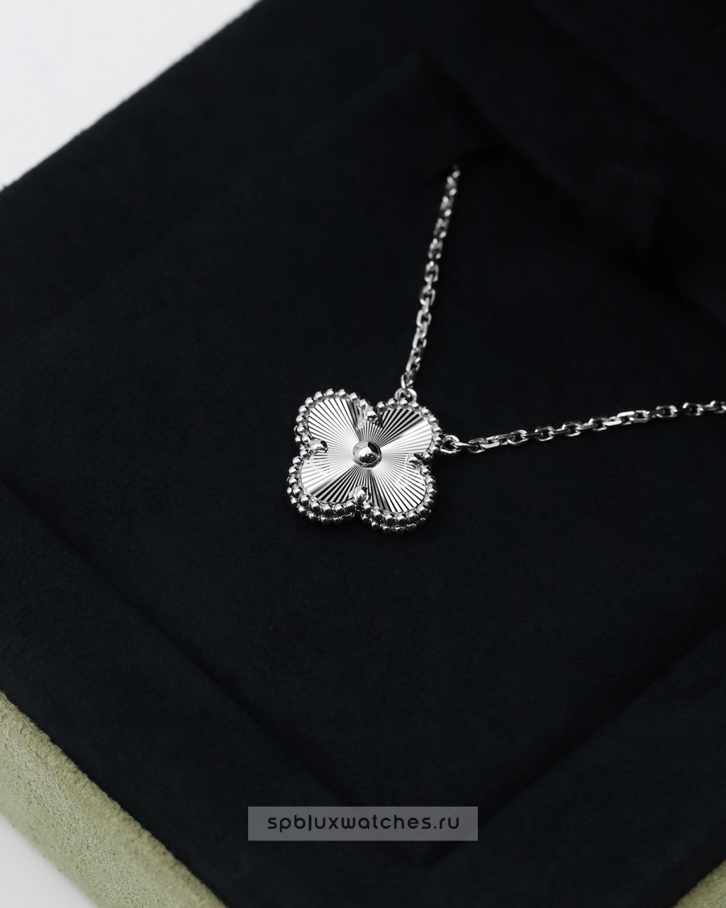Подвеска Van Cleef & Arpels Vintage Alhambra VCARP9XG00