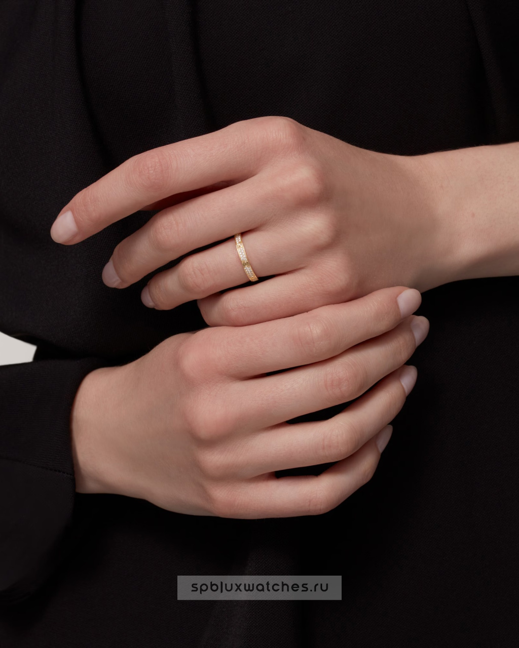 Кольцо Cartier Love Ring Paved Mini Model B4218000