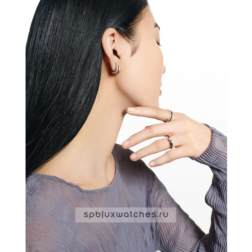 Серьги Boucheron Quatre Classique Studs JCO00138