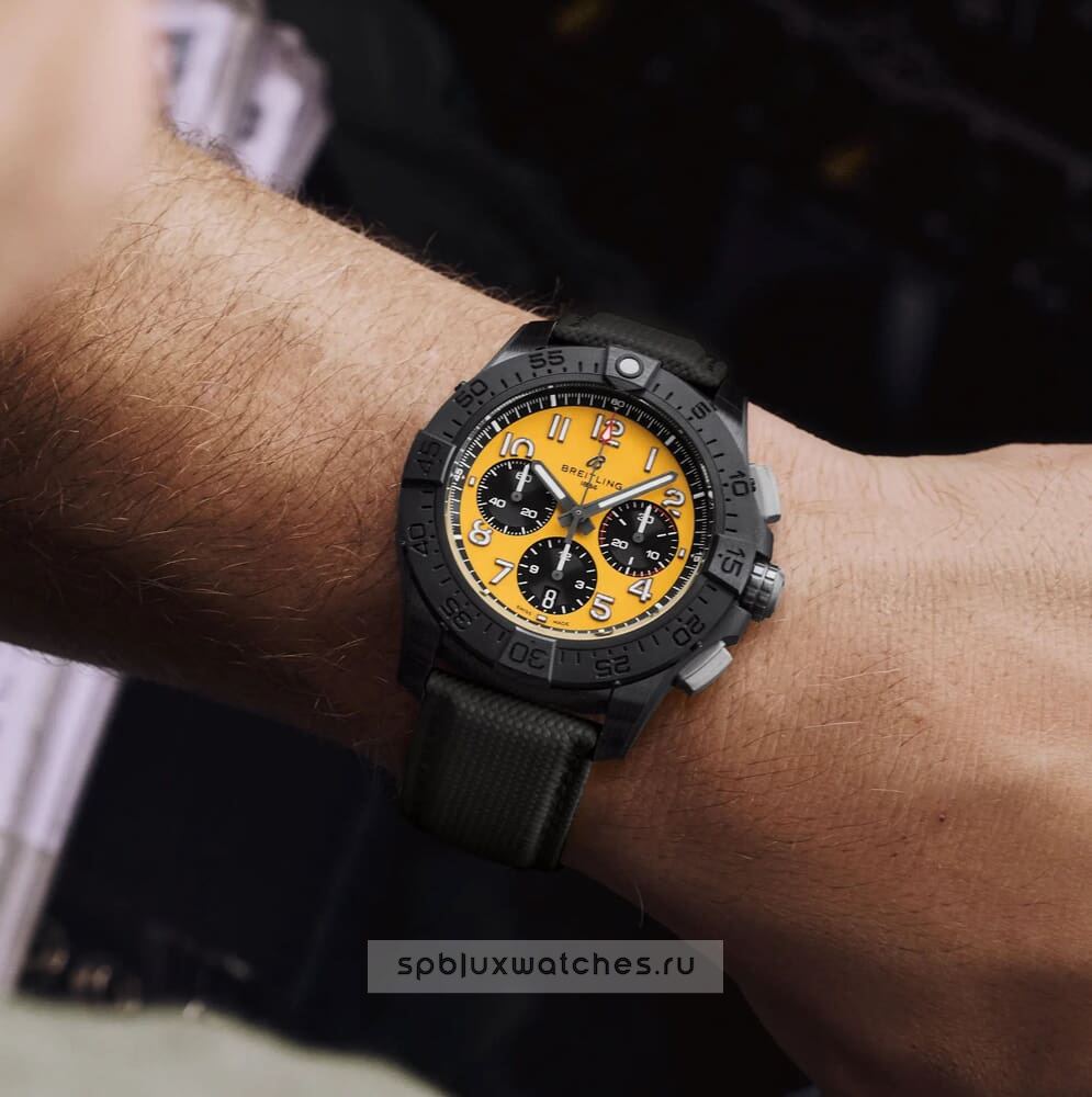 Breitling Avenger B01 Chronograph Night Mission 44 mm SB0147101I1X2