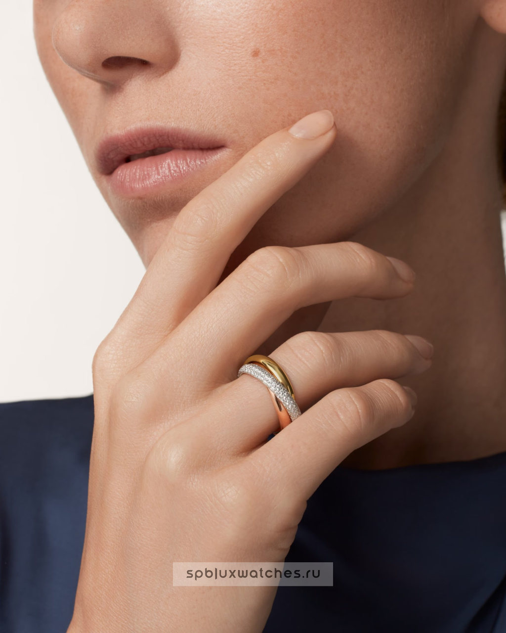 Кольцо Cartier Trinity Half-Paved Ring Classic Model B4236000