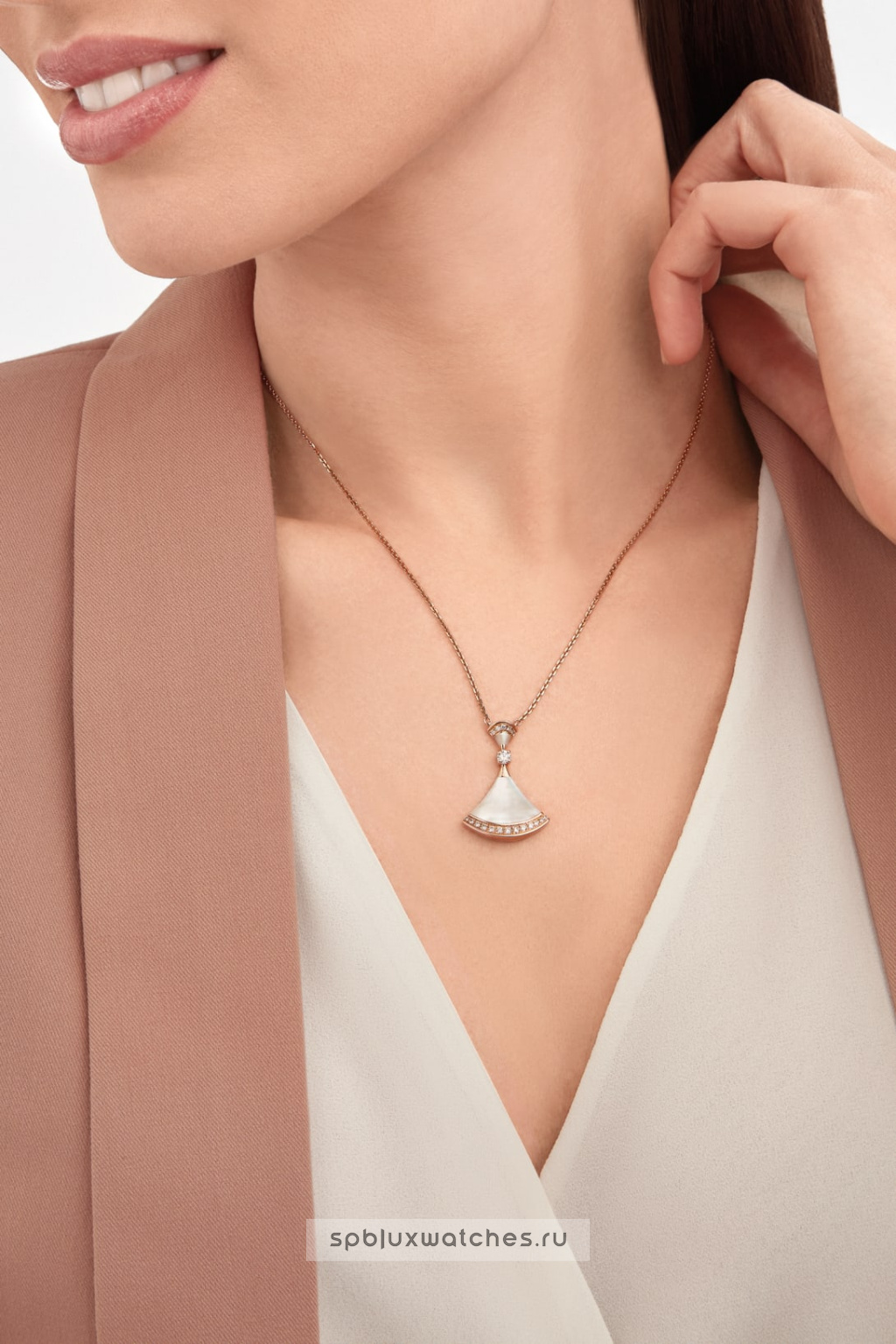 Подвеска Bvlgari Divas’ Dream Pendant Necklace 356452