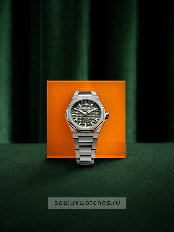 Girard Perregaux Laureato 38 mm Sage Green 81005-11-3407-1CM
