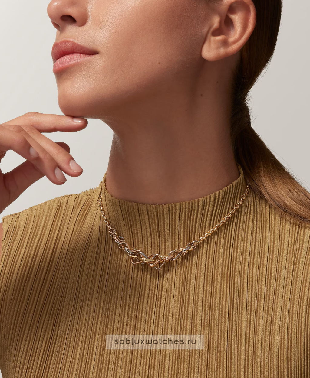 Колье Cartier Trinity Cushion-Shaped Necklace Medium Model B7224988