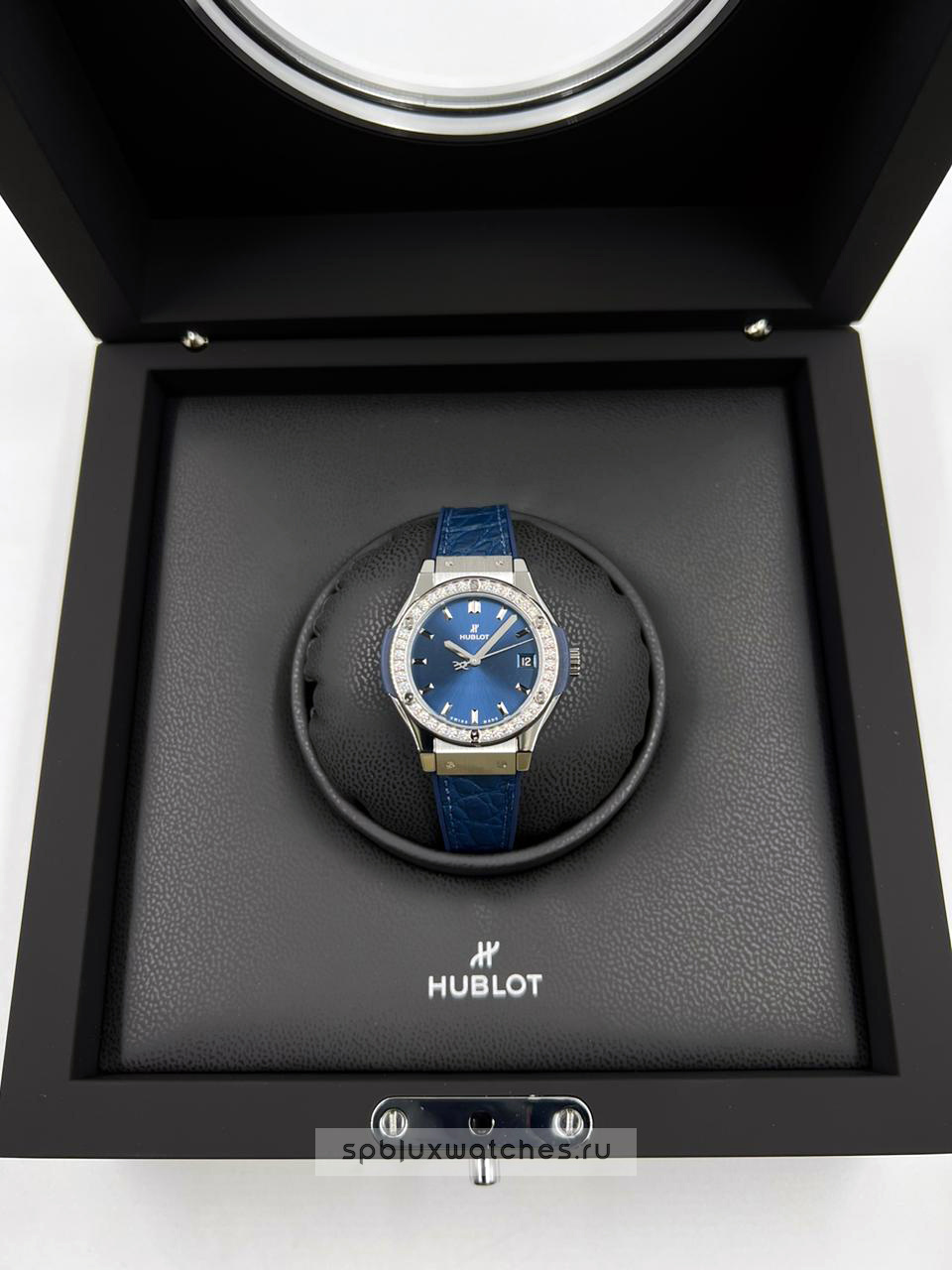 Hublot Classic Fusion Titanium Blue 33 mm 581.NX.7170.LR.1104