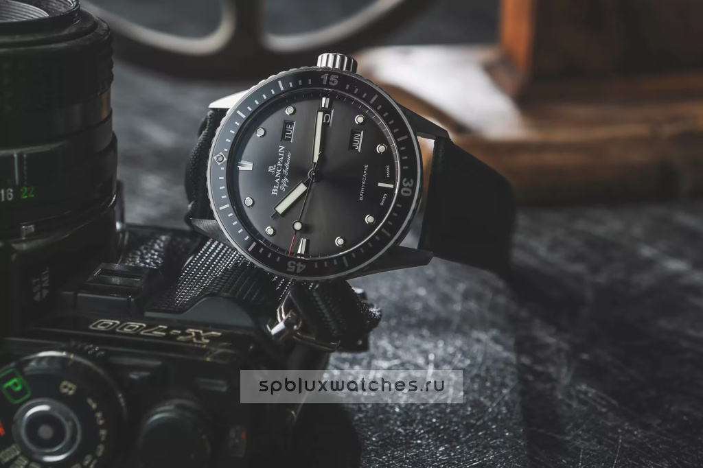 Blancpain Fifty Fathoms Bathyscaphe Quantieme Annuel 43 mm 5071 1110 B52A