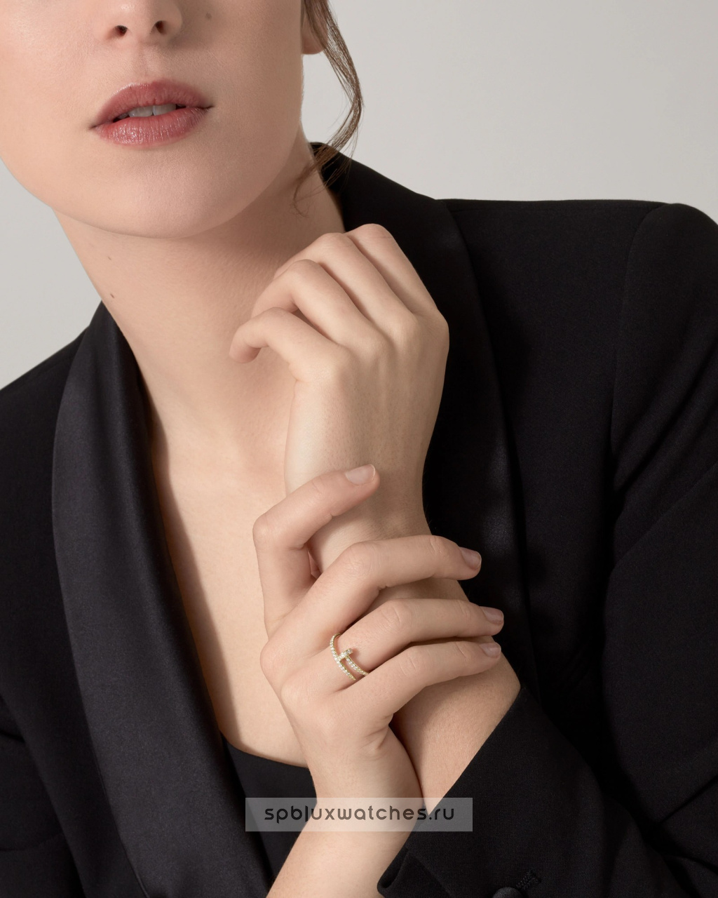 Кольцо Cartier Juste un Clou Half-Paved Ring Small Model B4231500