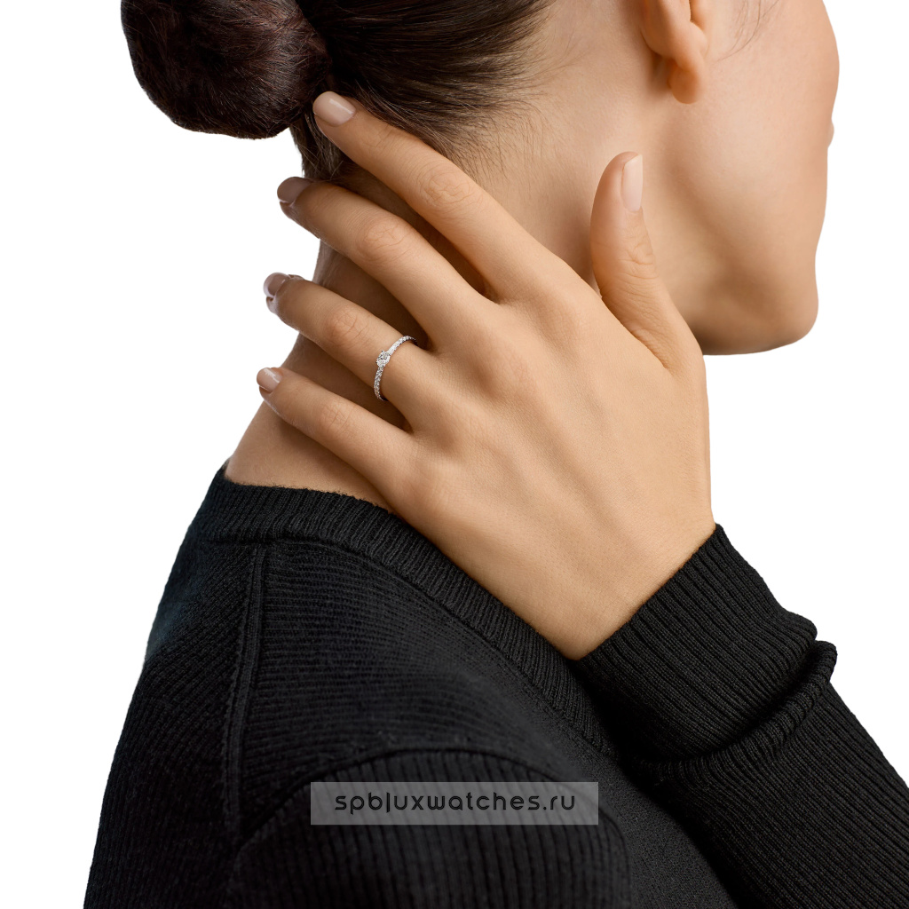 Кольцо Graff Foufou Horizontal Oval Diamond Ring RGR1119