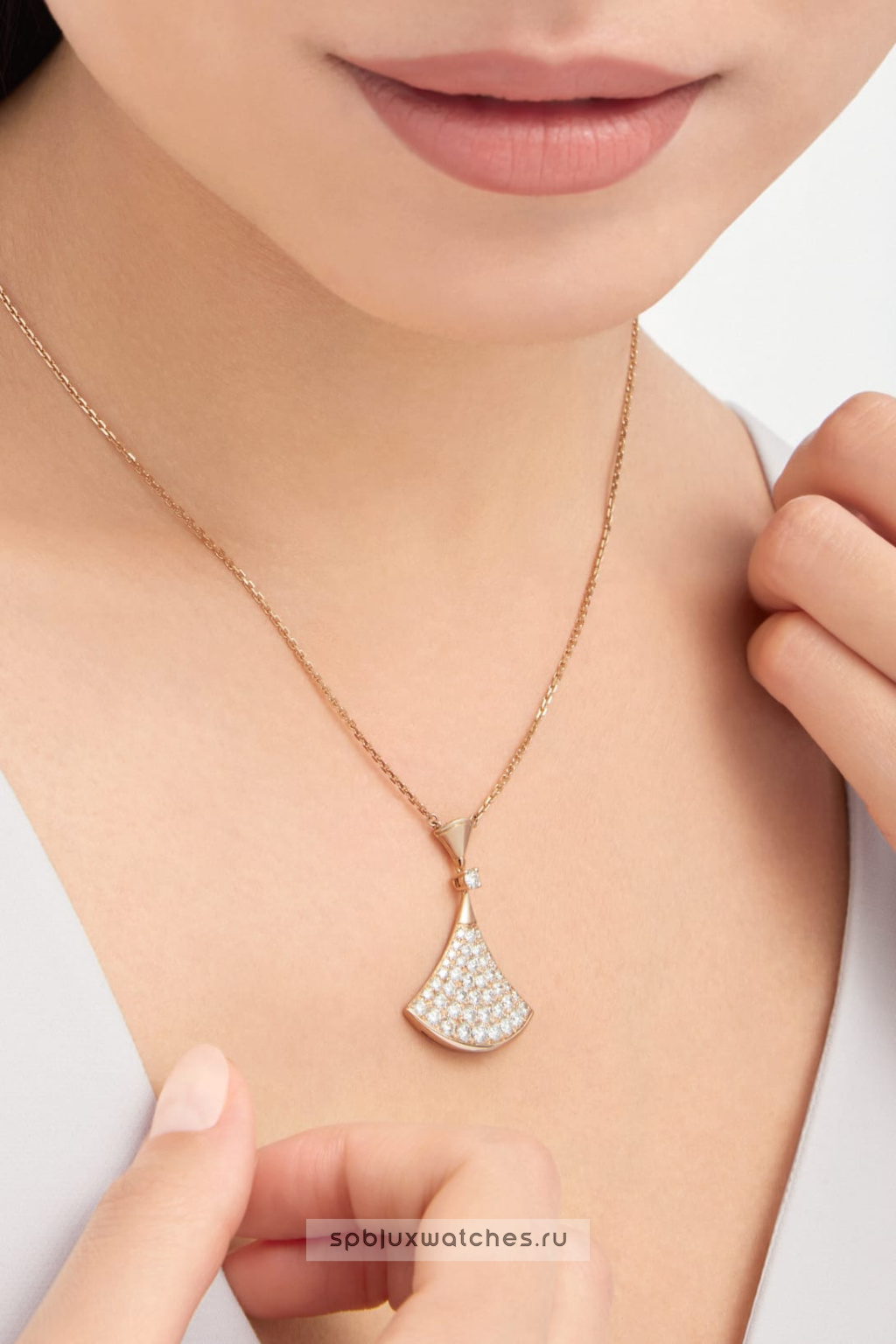 Подвеска Bvlgari Divas’ Dream Pendant Necklace 350067