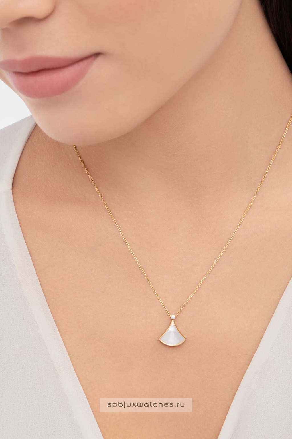 Подвеска Bvlgari Divas’ Dream Pendant Necklace 360443