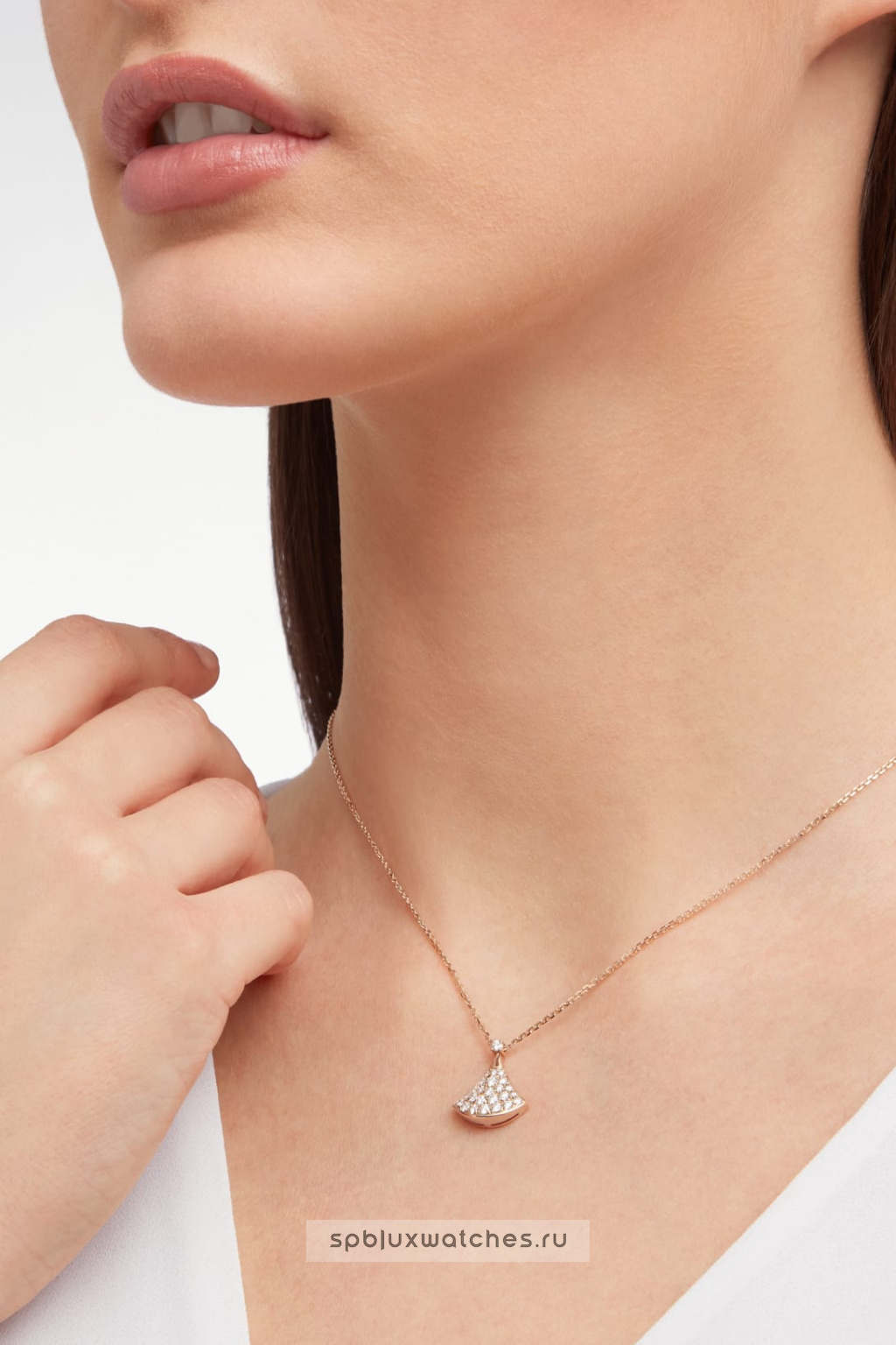 Подвеска Bvlgari Divas’ Dream Pendant Necklace 351051