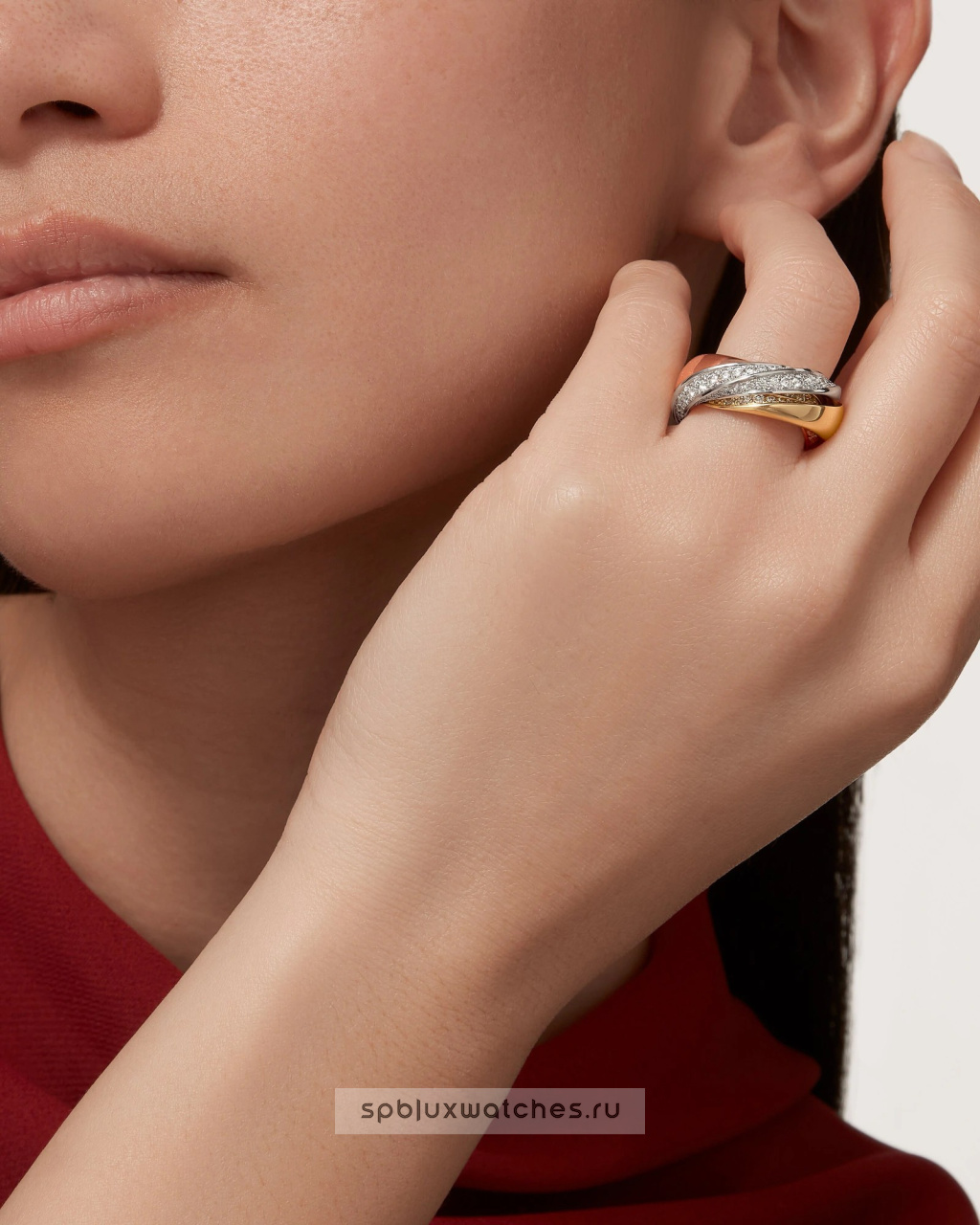 Кольцо Cartier Trinity Half-Paved Ring B4240800