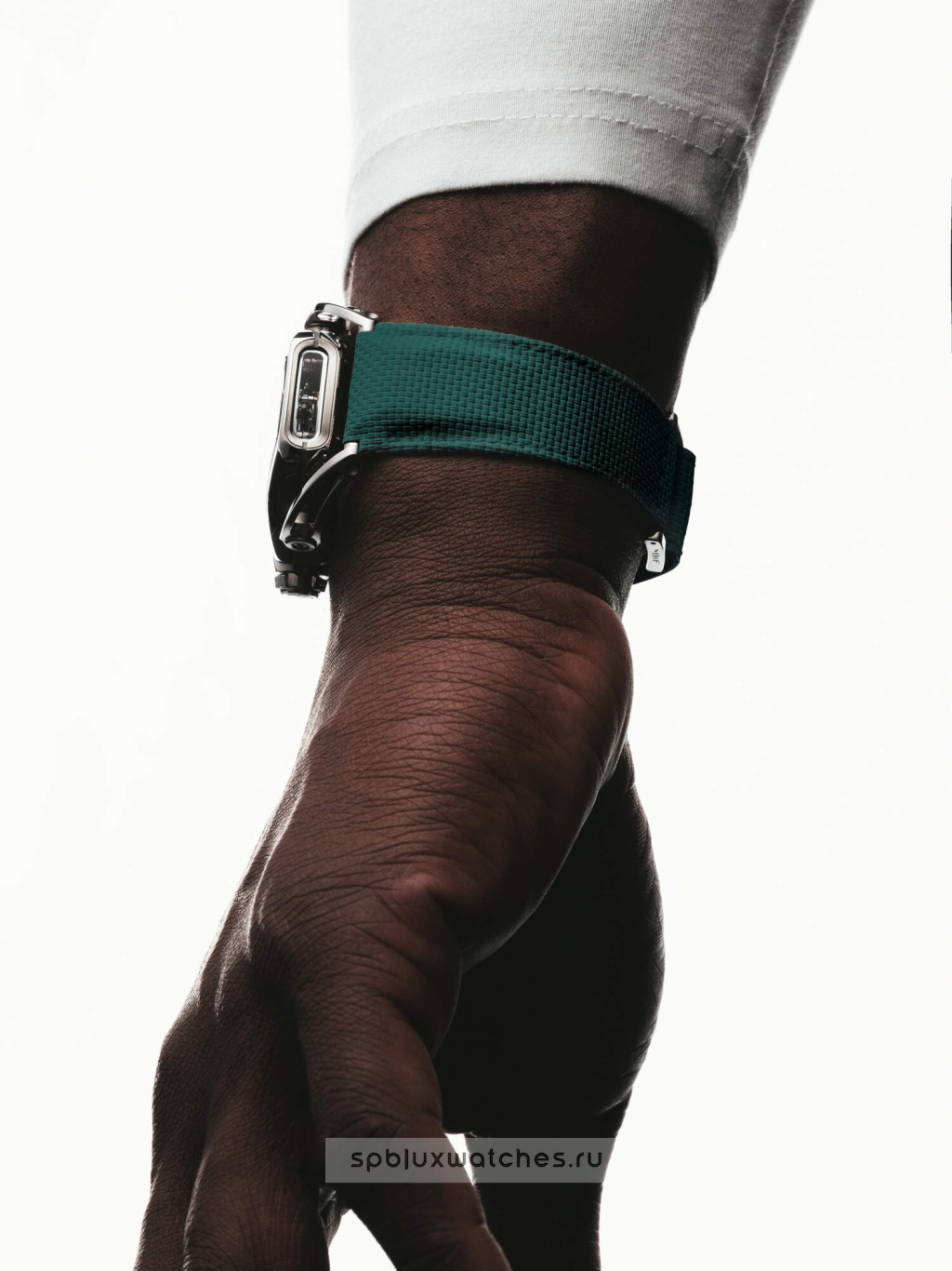 MB&F Horological Machines 49.3 x 43.6 mm HM12 The Guardian Green