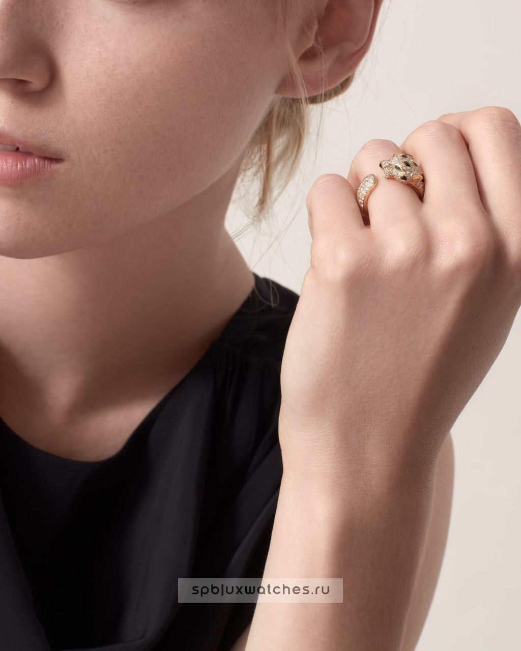 Кольцо Cartier Panthere de Cartier Half-Paved Ring Medium Model N4767700