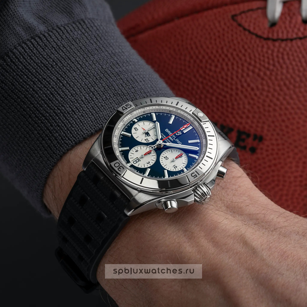 Breitling Chronomat B01 42 mm NFL New England Patriots Edition AB01342B1C7S1