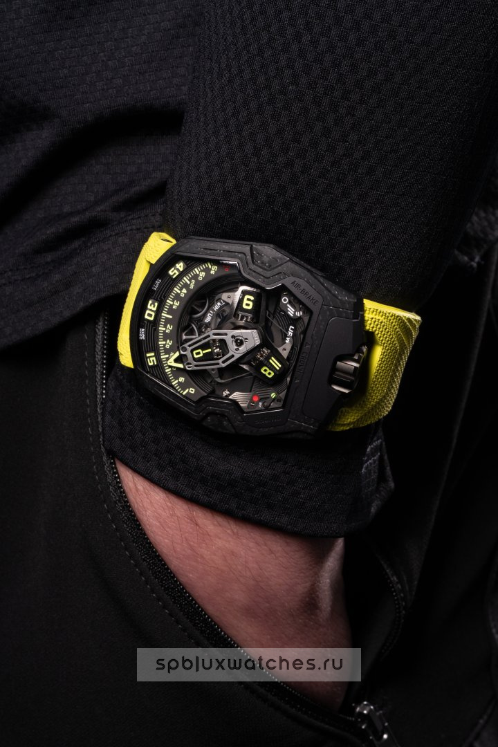 Urwerk Satellite UR-230 Black Star 44.8 x 53.5 mm