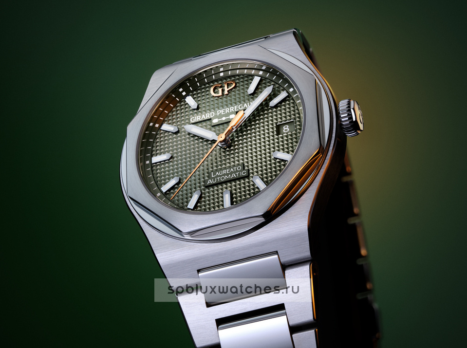 Girard Perregaux Laureato 38 mm Sage Green 81005-11-3407-1CM