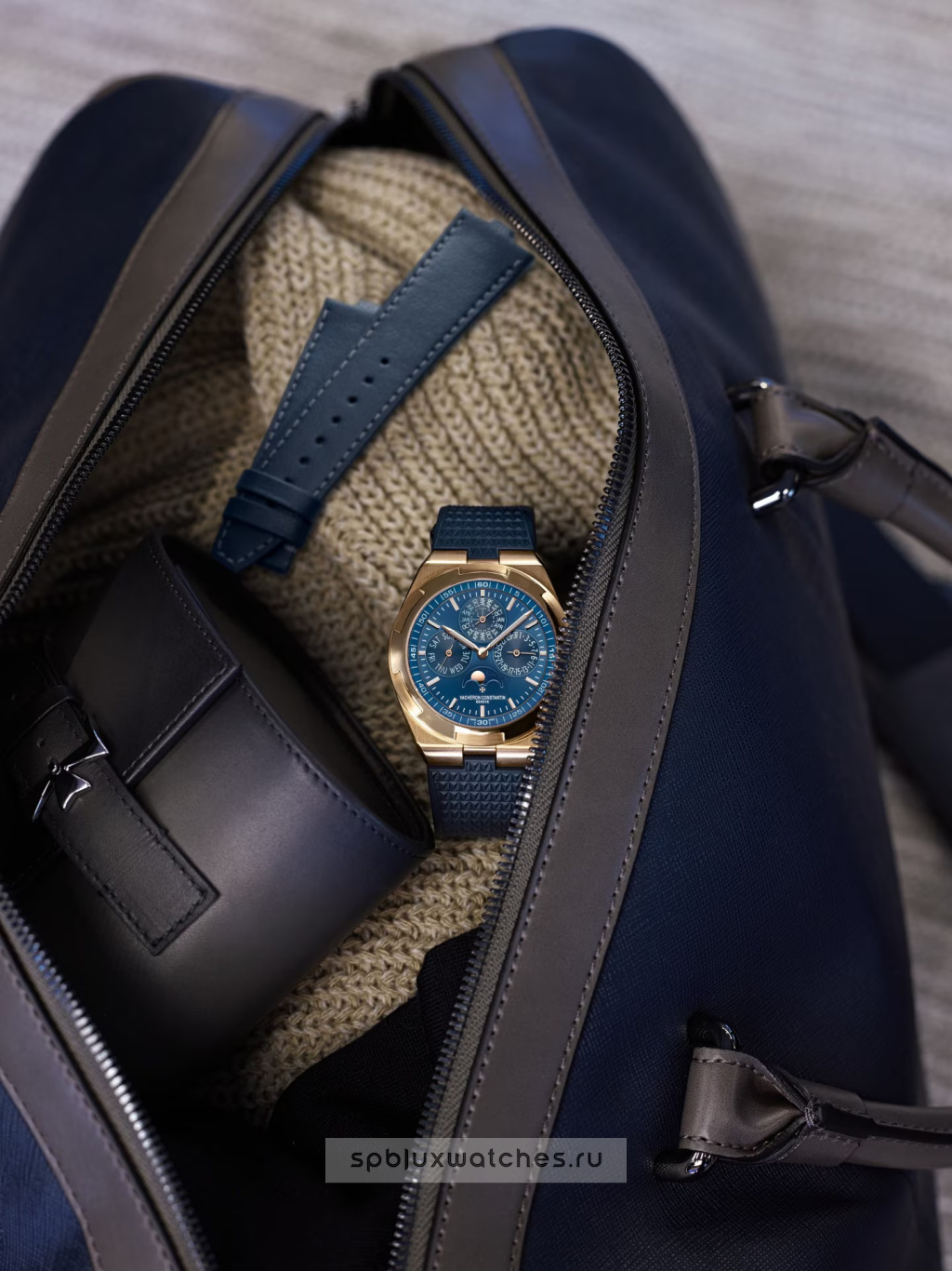 Vacheron Constantin Overseas Perpetual Calendar Ultra-Thin 41.5 mm 4300V/220R-B509