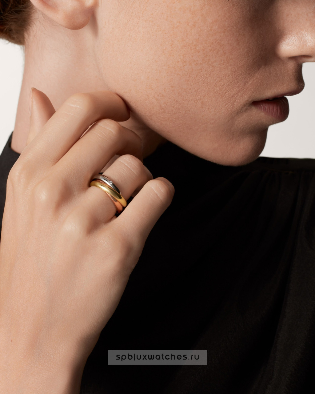 Кольцо Cartier Trinity 5 Diamonds Ring Classic Model B4236400