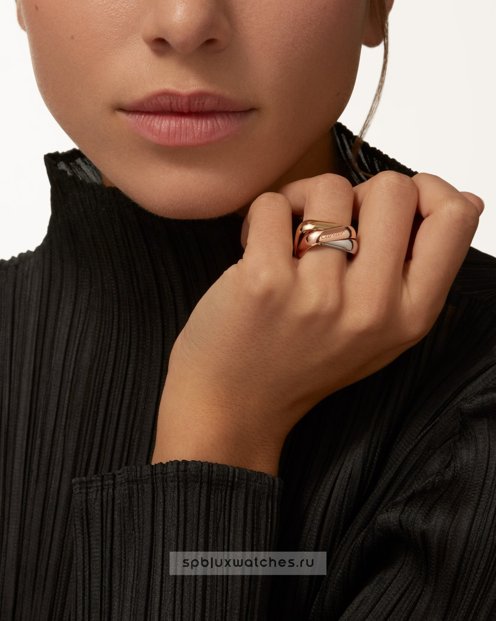 Кольцо Cartier Trinity Cushion-Shaped Ring Large Model B4239900