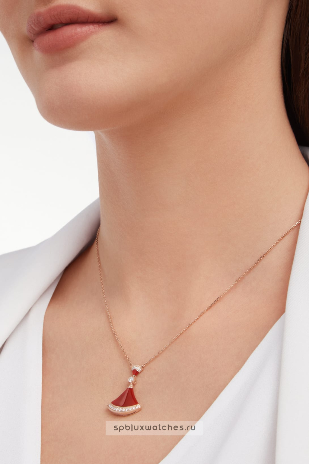 Подвеска Bvlgari Divas’ Dream Pendant Necklace 356437