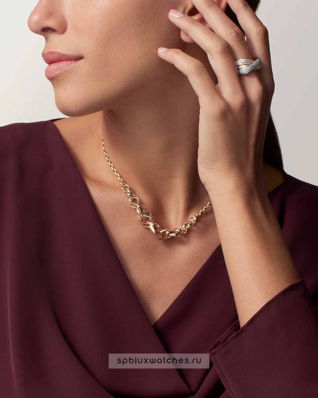 Колье Cartier Trinity Cushion-Shaped Necklace Medium Model B7224988