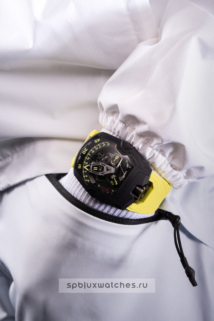 Urwerk Satellite UR-230 Black Star 44.8 x 53.5 mm