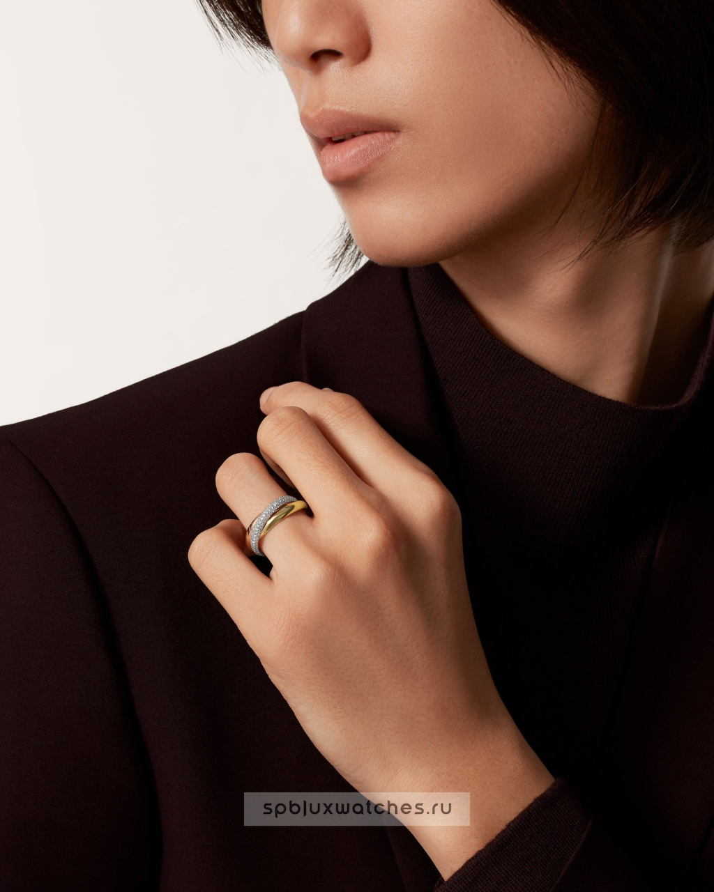 Кольцо Cartier Trinity Half-Paved Ring Classic Model B4236000
