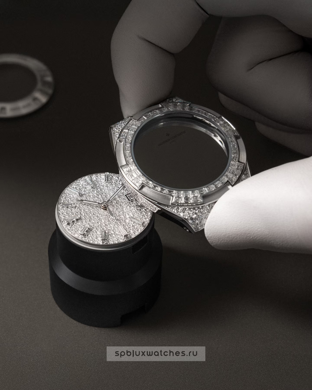 Vacheron Constantin Overseas Self-Winding High Jewellery 35 mm 4617V/215G-H039