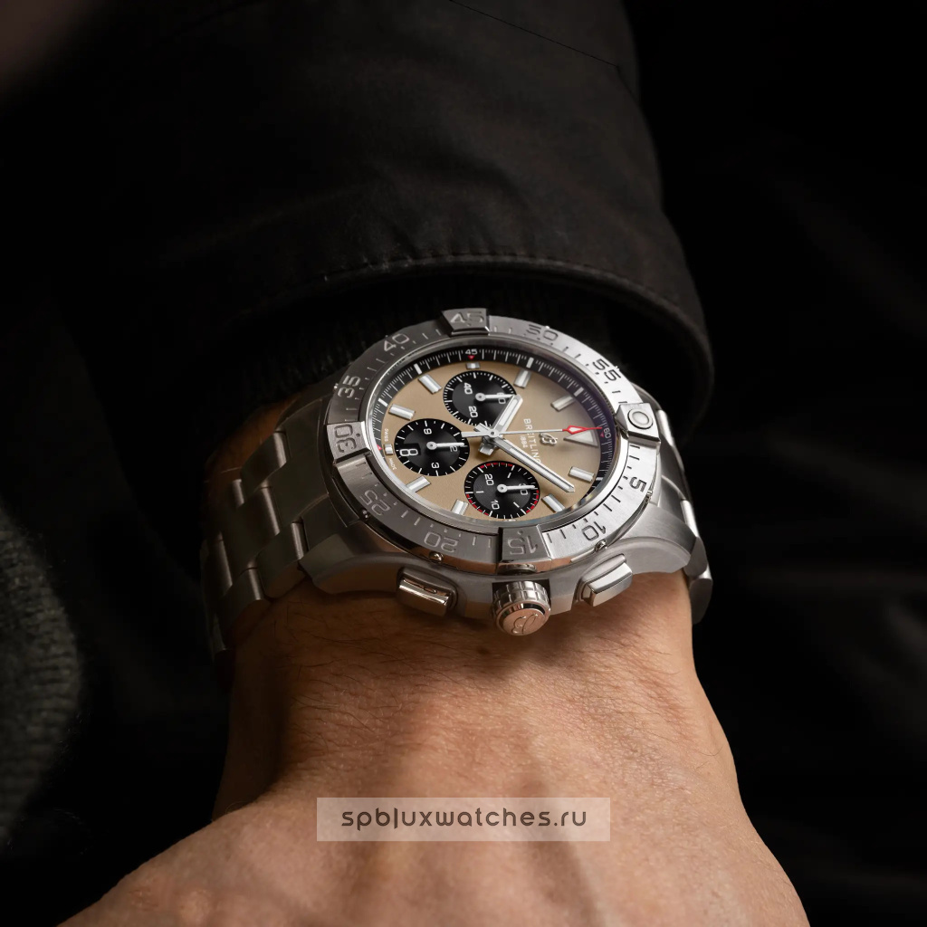 Breitling Avenger B01 Chronograph 44 mm AB0147101A1A1