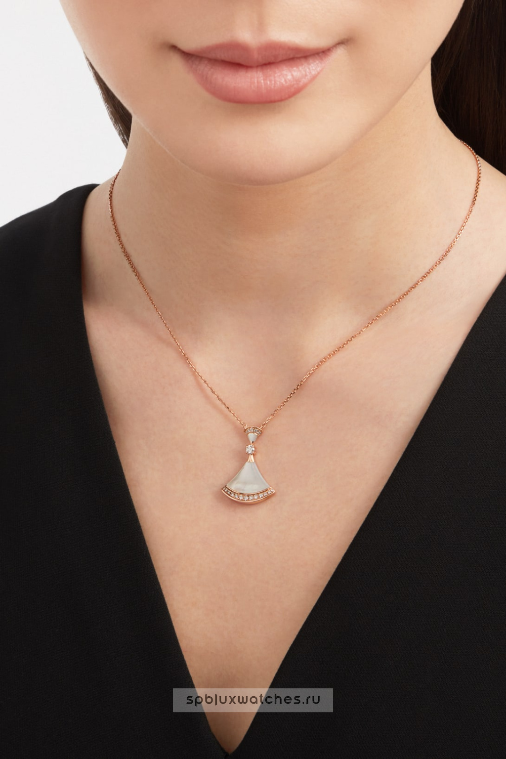 Подвеска Bvlgari Divas’ Dream Pendant Necklace 356452