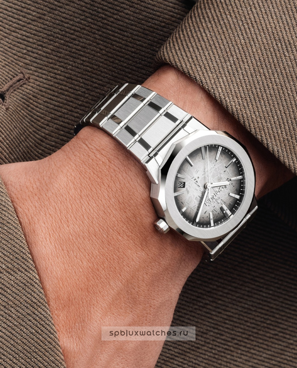 Corum Admiral Meteorite Dial 39 mm A39.231.AG0.0G