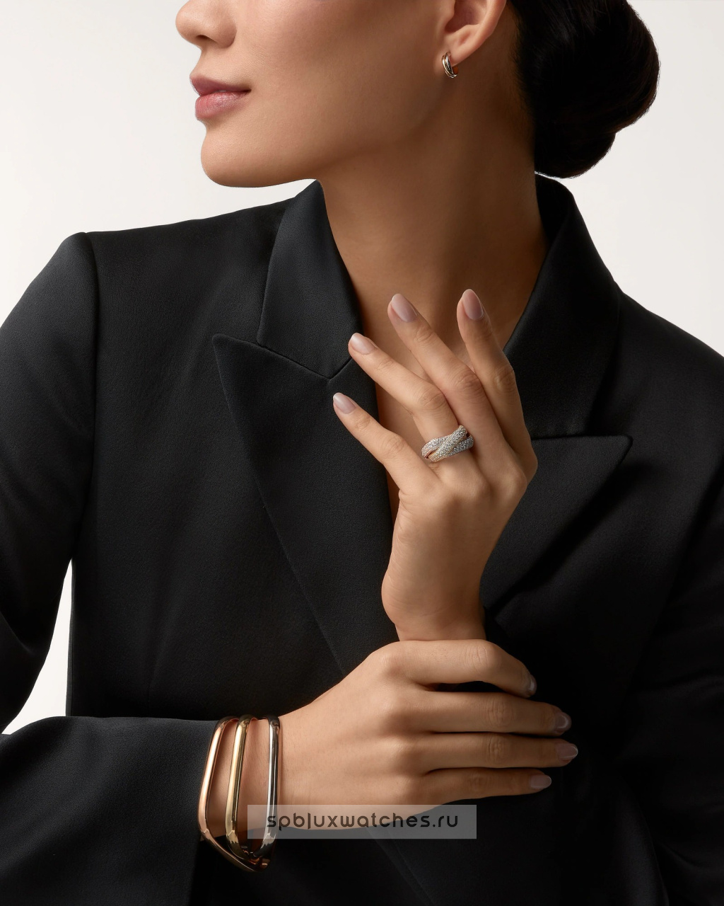 Кольцо Cartier Trinity Paved Cushion-Shaped Ring Large Model N4801600