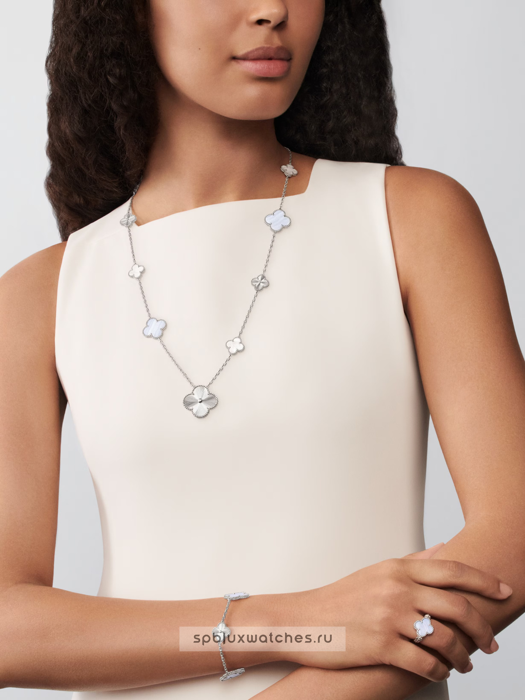 Реверсивное кольцо Van Cleef & Arpels Vintage Alhambra VCARPGV300