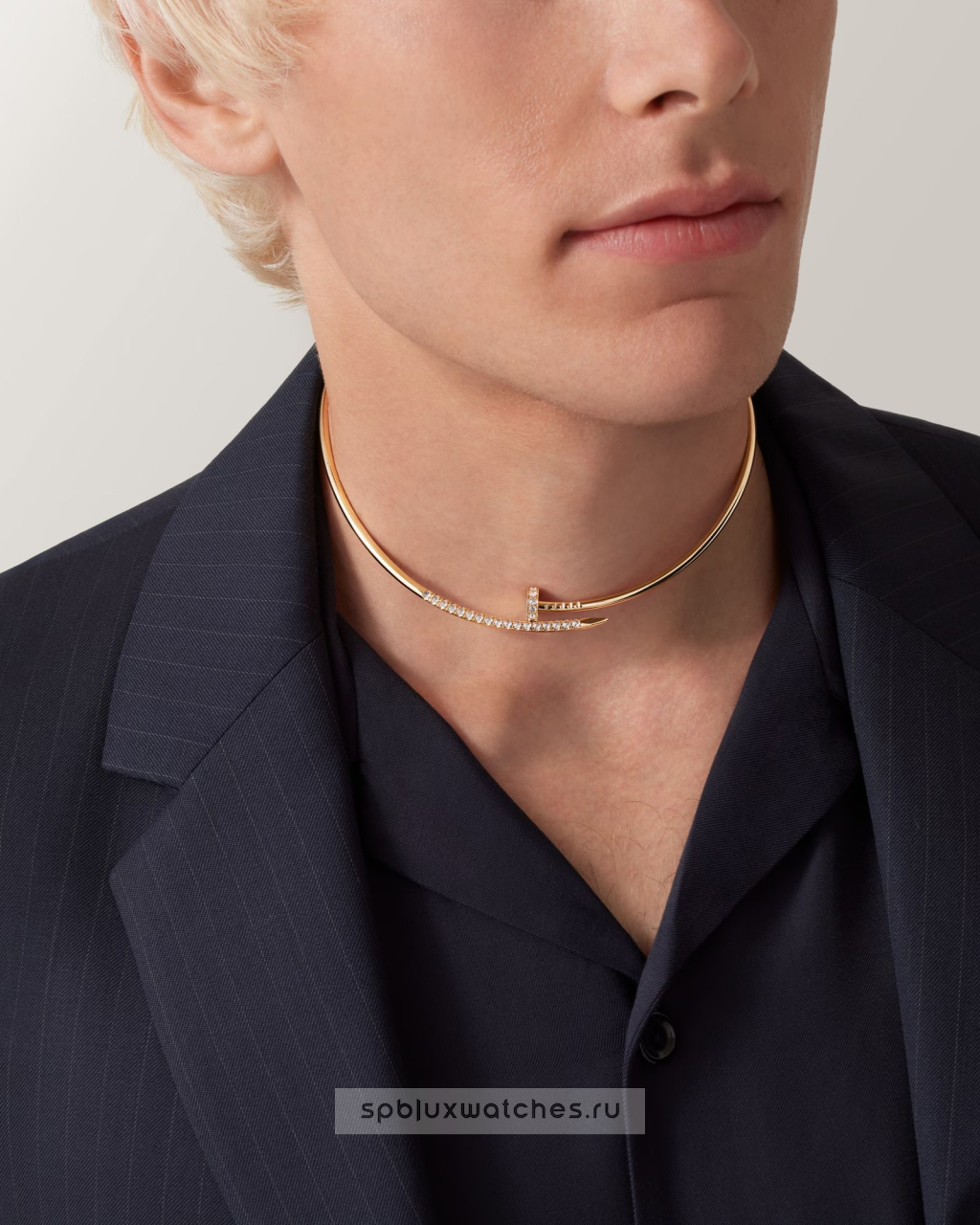 Колье Cartier Juste un Clou Reverse-Set Diamonds Torque Necklace Small Model N7424574