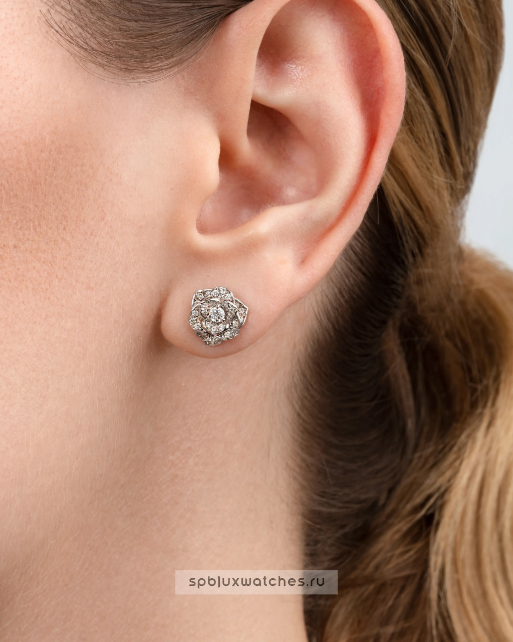 Серьги Piaget Rose Earrings G38U0048