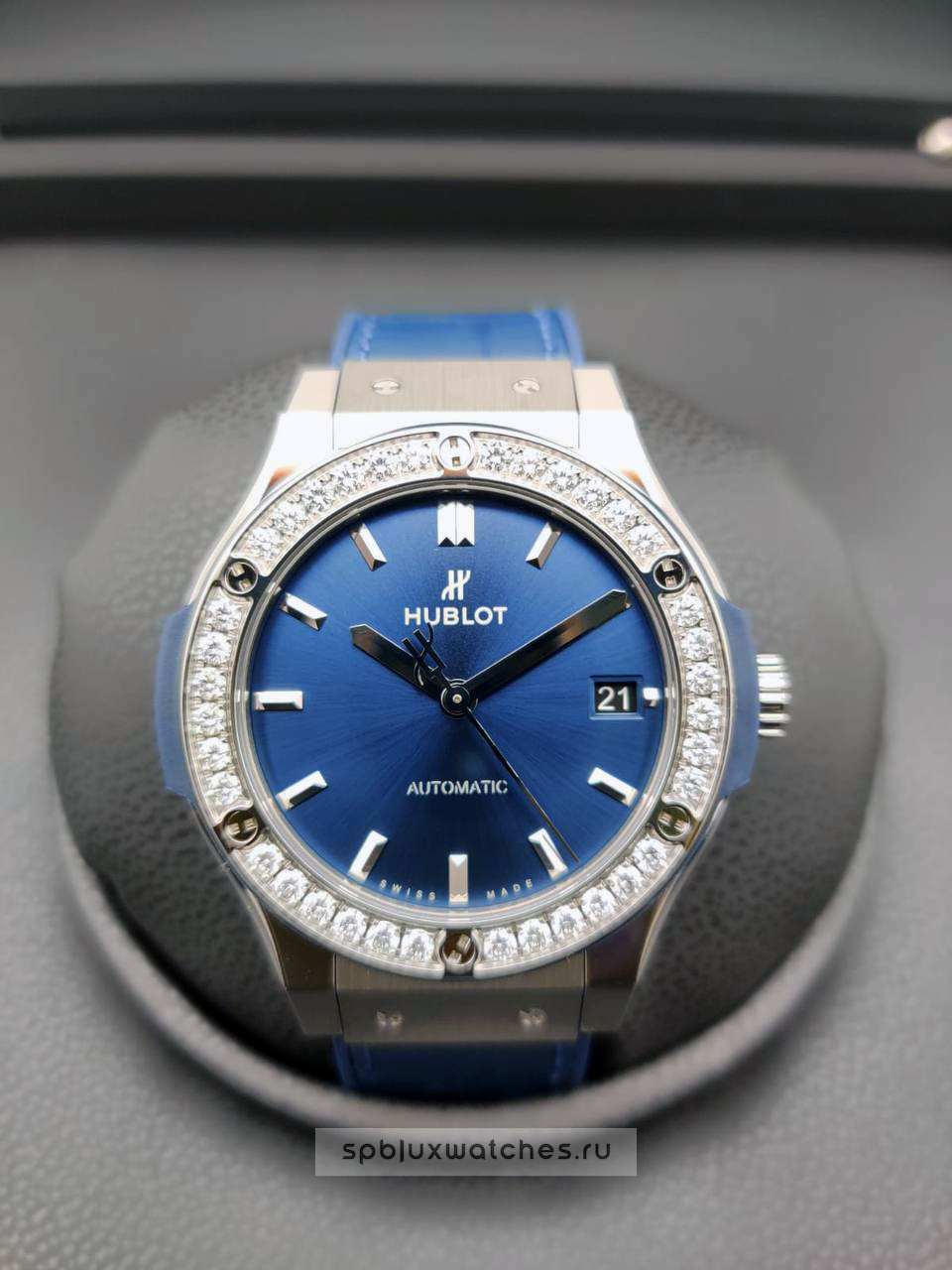 Hublot Classic Fusion Blue Titanium Diamonds 38 mm 565.NX.7170.LR.1204