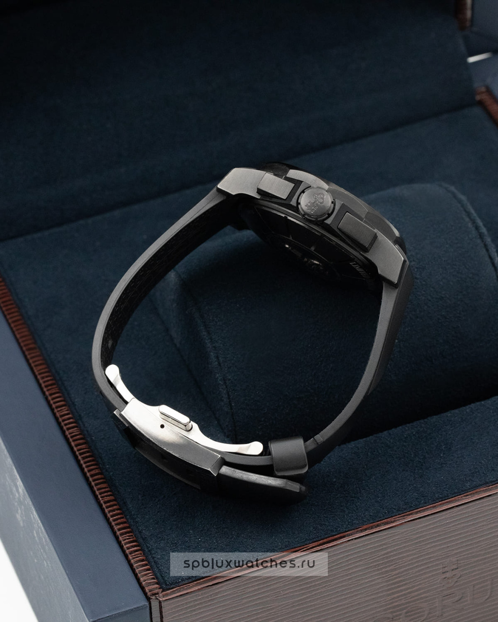 Corum Admiral's Cup 44 mm 753.691.98/F371 AN12