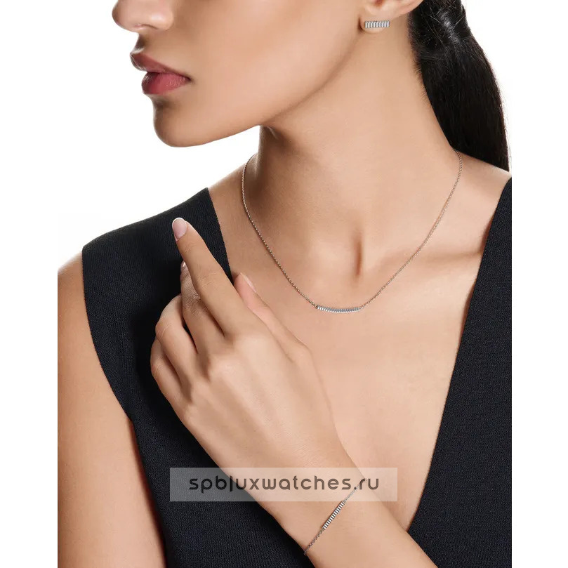 Пусеты Boucheron Quatre Grosgrain Studs JCO01727