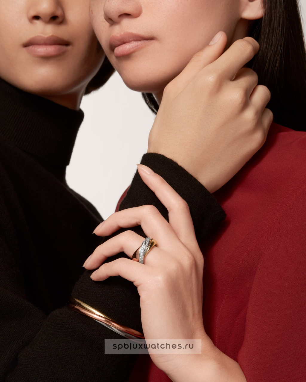 Кольцо Cartier Trinity Half-Paved Ring B4240800