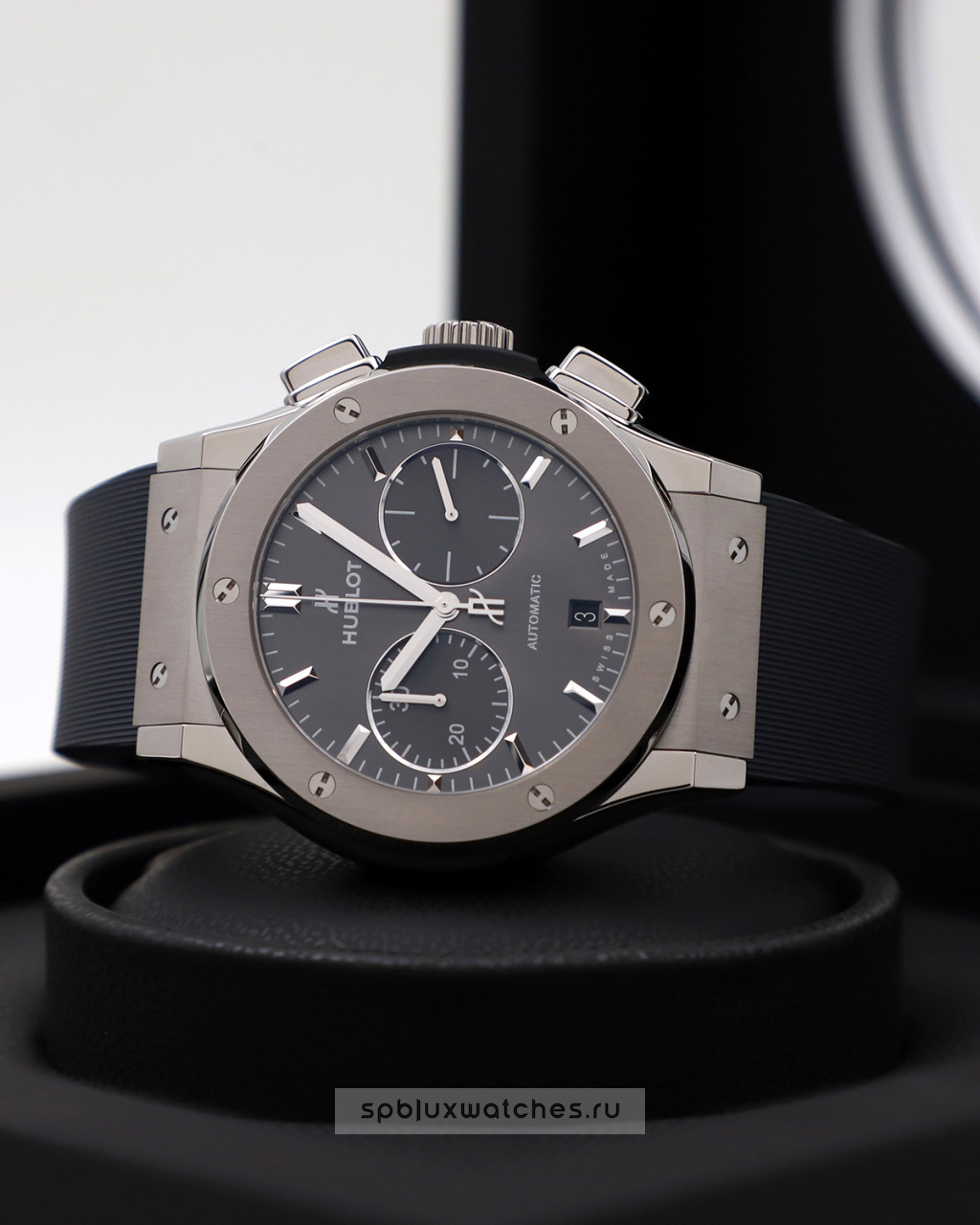 Hublot Classic Fusion Chronograph Titanium Racing Grey 45 mm 521.NX.7071.RX