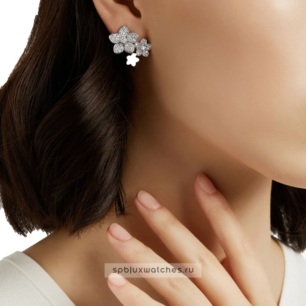 Серьги Graff Wild Flower Diamond Cluster Stud Earrings RGE1739