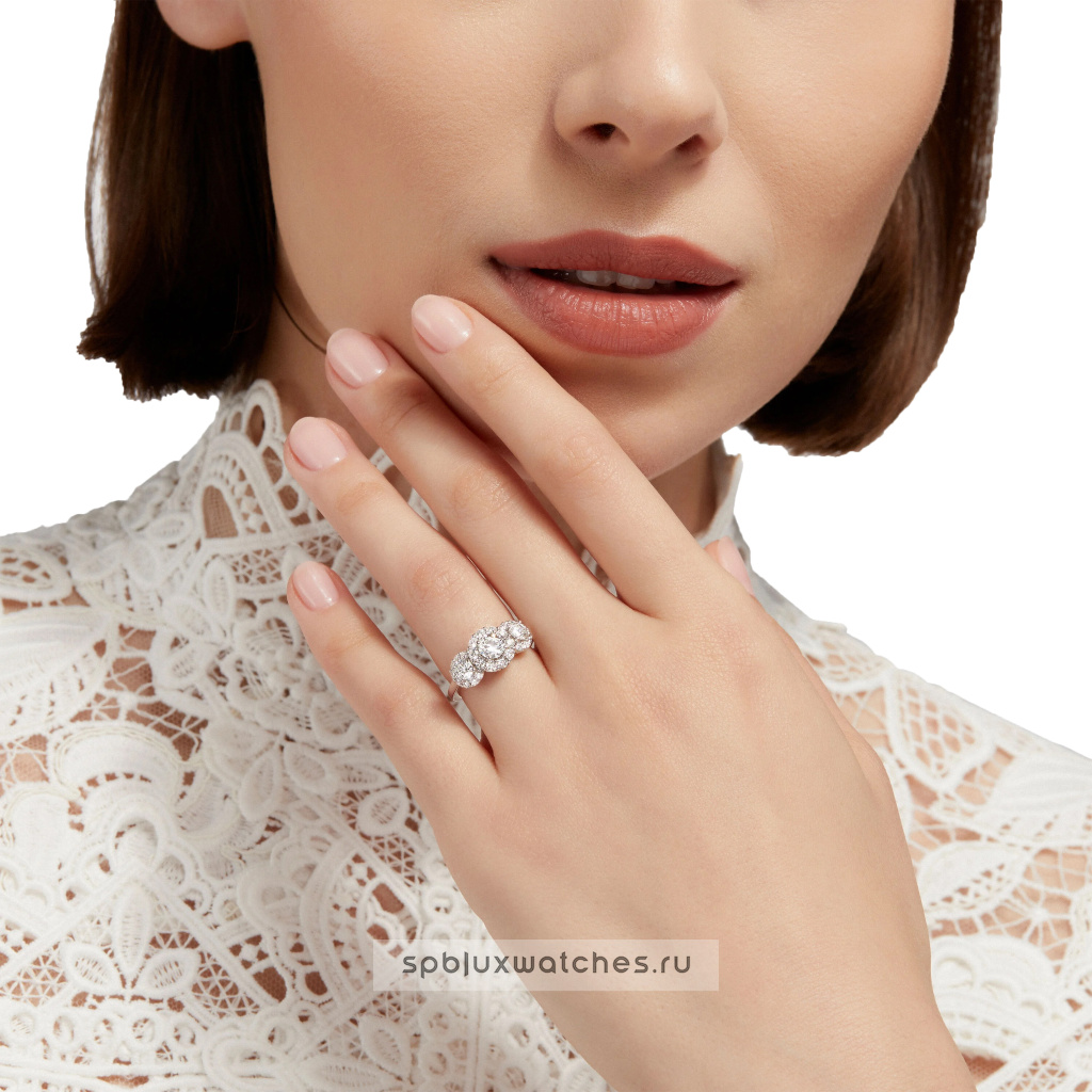 Кольцо для помолвки Graff Icon Three Stone Round Diamond Engagement Ring RGR838