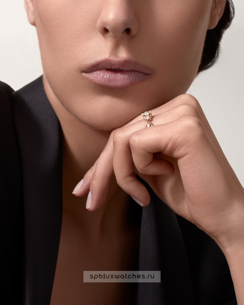 Кольцо Cartier Panthere de Cartier Half-Paved Ring Small Model N4765800