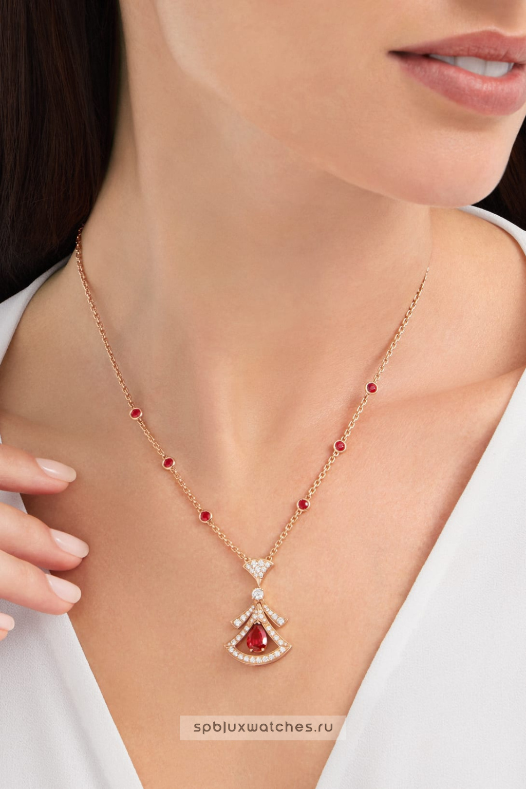 Подвеска Bvlgari Divas’ Dream Pendant Necklace 356953