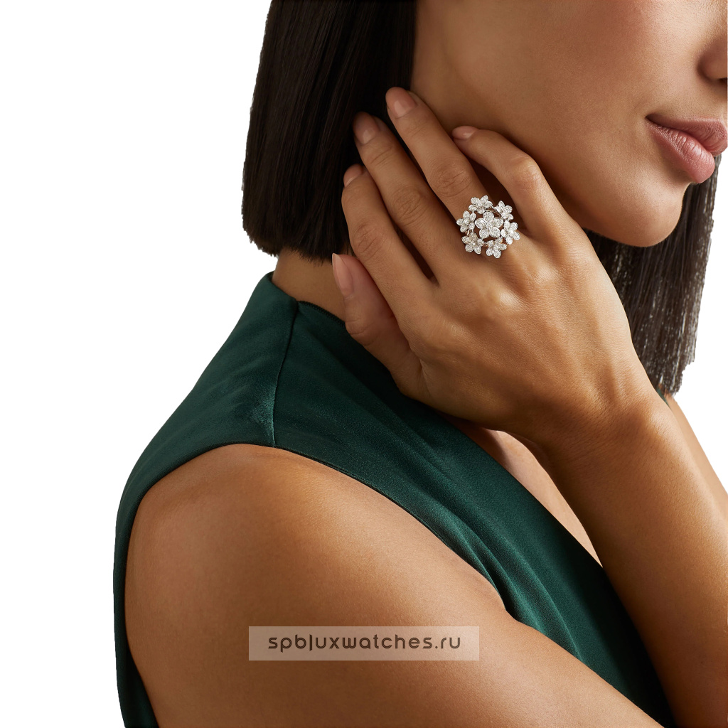 Кольцо Graff Wild Flower Large Diamond Cluster Ring RGR844